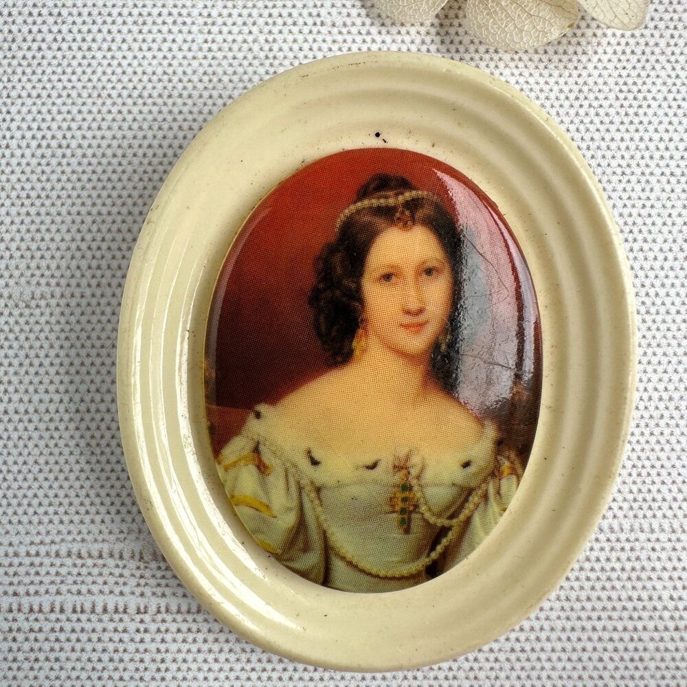 Vintage Celluloid Brooch Victorian Woman Transferware Cameo Oval 2.25" x 1.75"